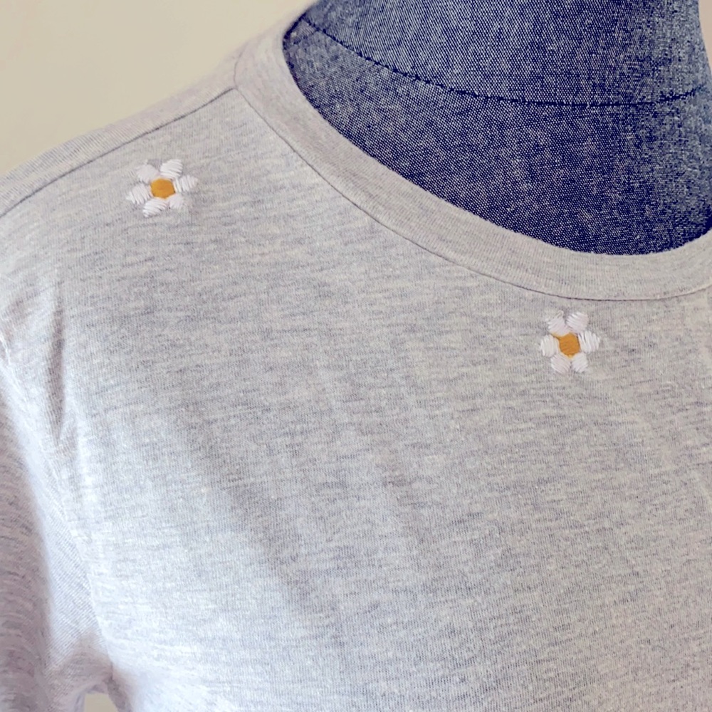 Lucky brand daisy embroidered tee